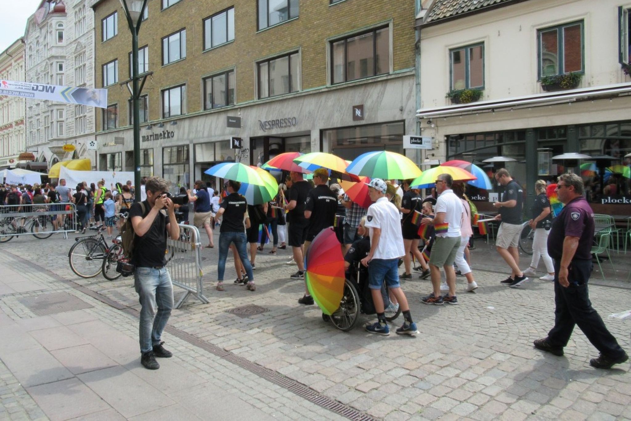 Sverige: Prideparade samlede tusindevis af mennesker i Malmø