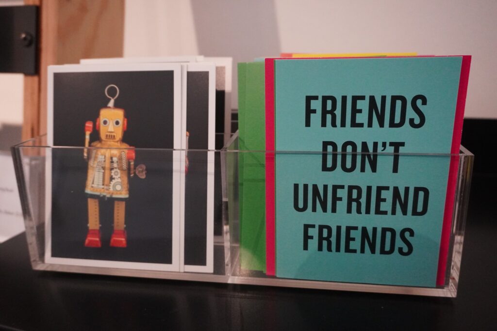 Postkort fra udstillingen Hello Robot. Fra Vitra Design Museum, Tyskland.