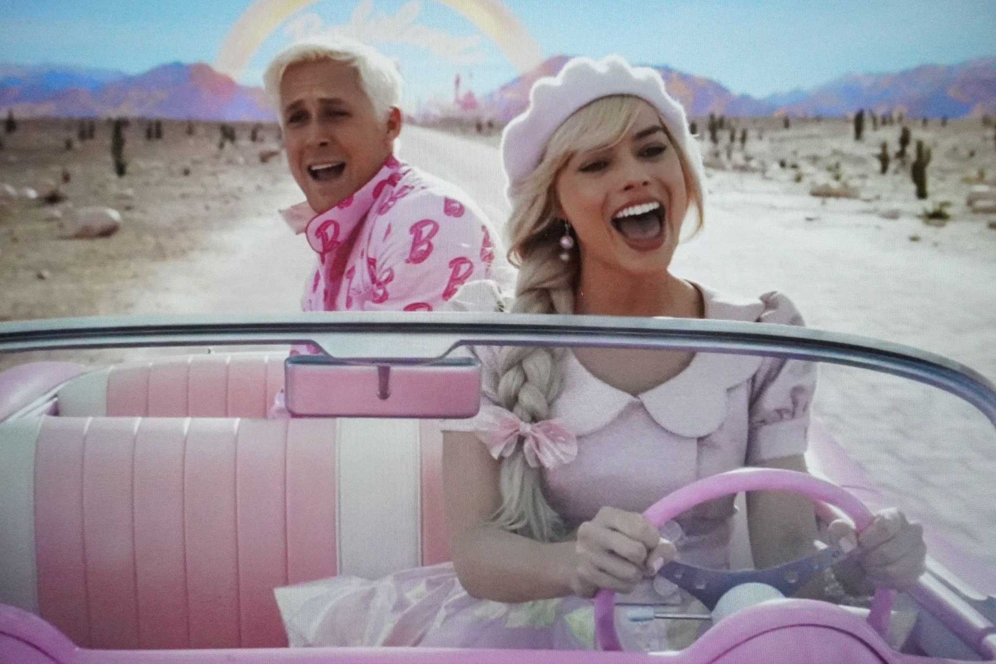 Film: Barbie – En fyldt biografsal klædt i pink og hvidt