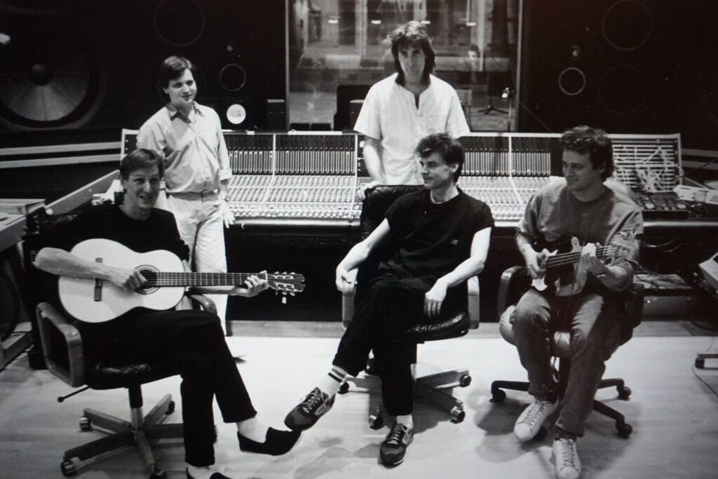 TV-2 i Puk Studiet for at indspille Rigtige Mænd Gider Ikke At Høre mere Vrøvl