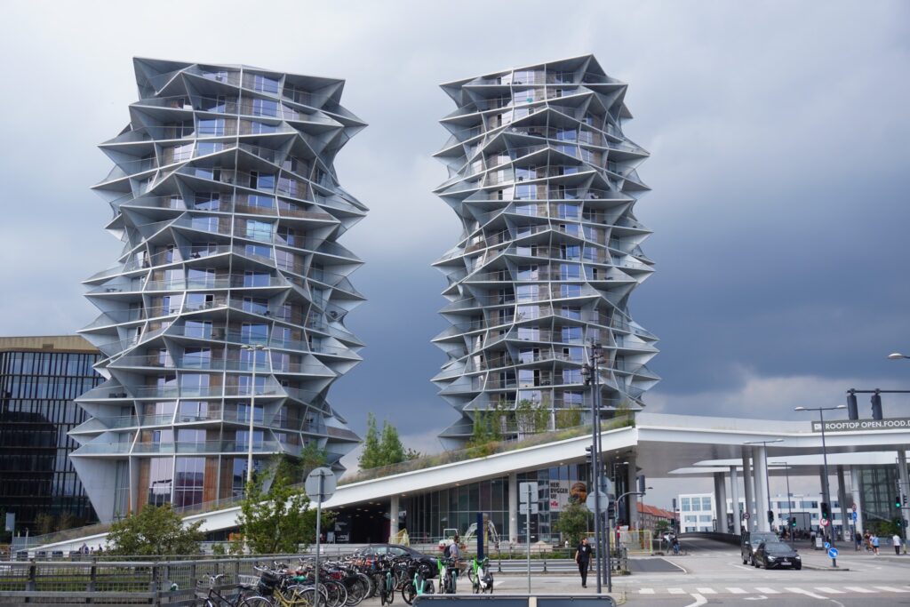 Kaktustårnene er en bygning som Bjarke Ingels Group (BIG) har opført i København. Fra Vesterbro i København.