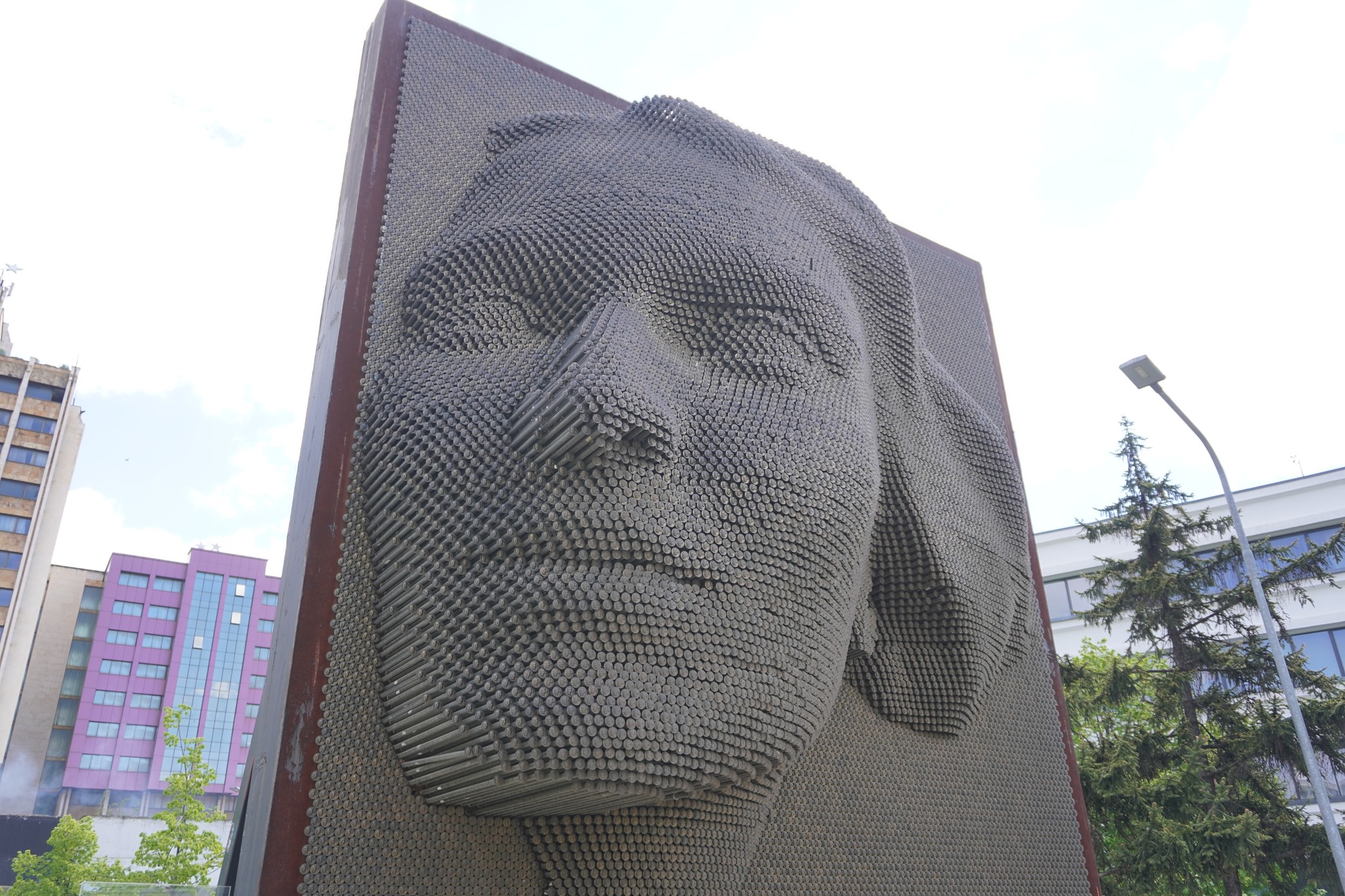 Kosovo: Mange sår som skal heles før international accept