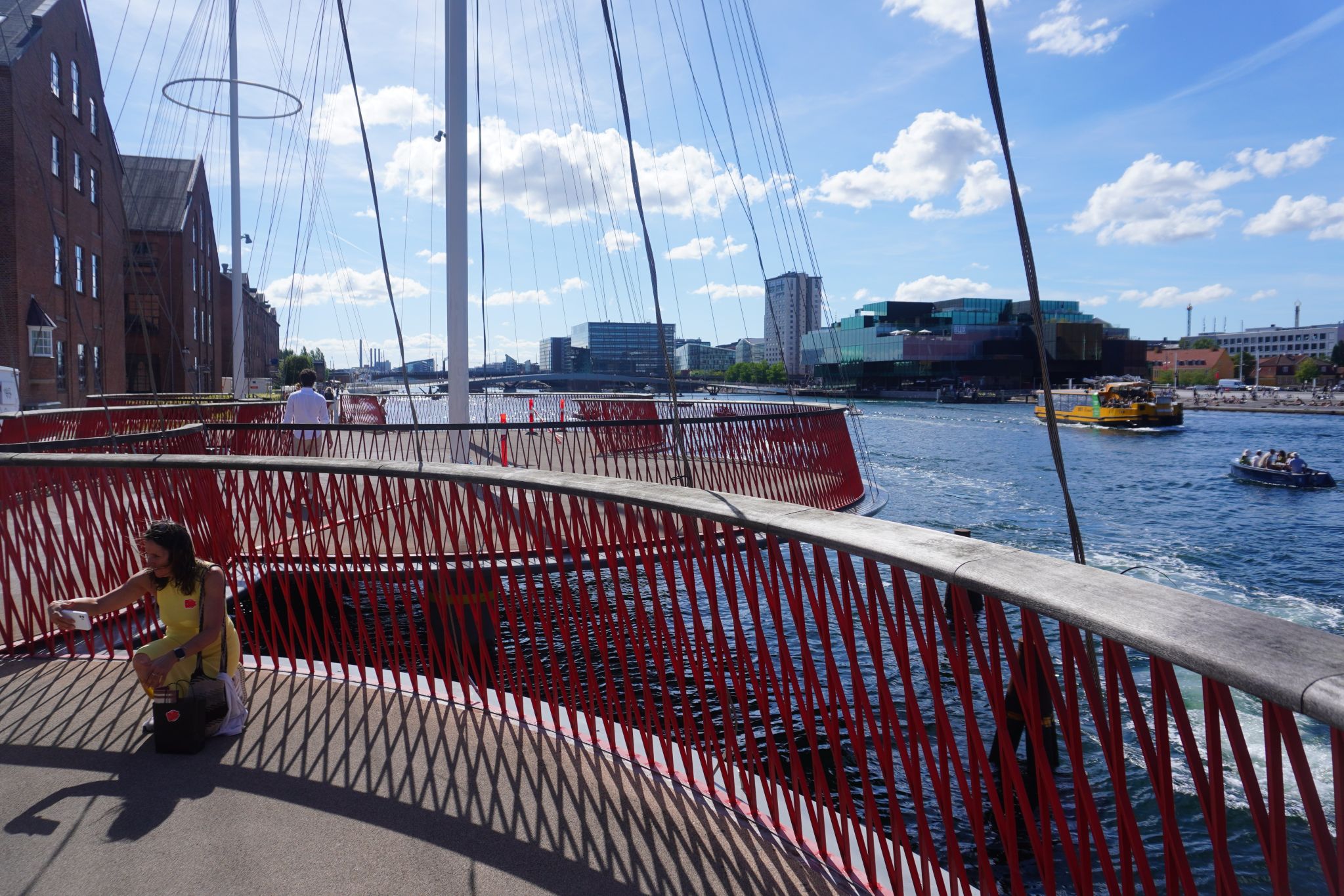 Danmark: Cirkelbroen af Olafur Eliasson i København