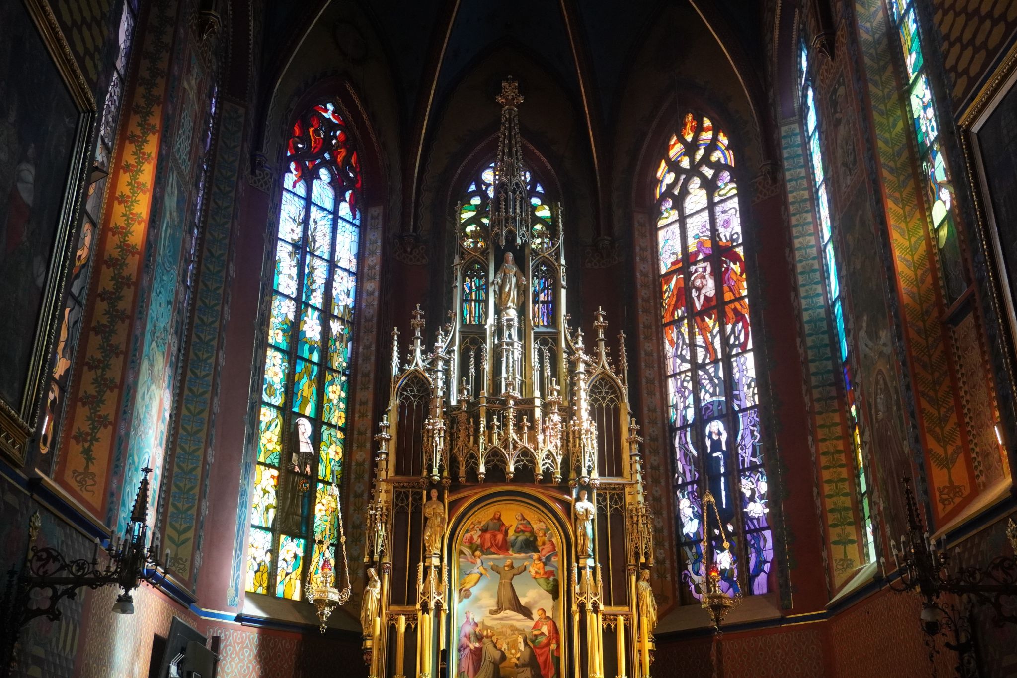 Polen: Wyspianskis glasmosaikker i Franciskanerkirken i Krakow