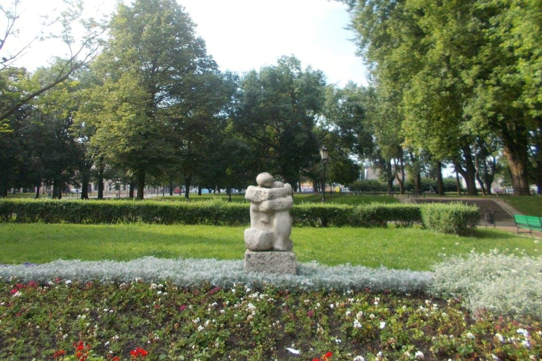 Polen: Park Staromiejski i Łódź rummer en masse fine skulpturer